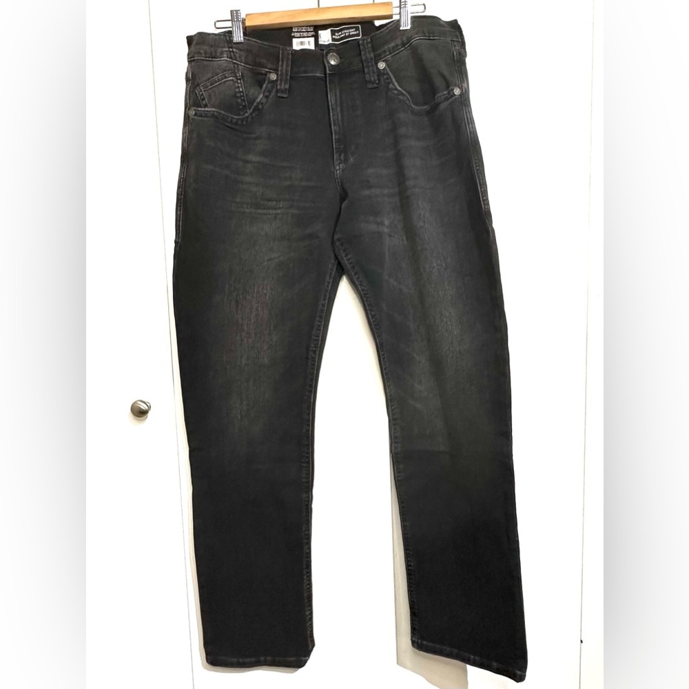 Rock and Republic NWT black denim jeans. Slim Straight style men’s size 36